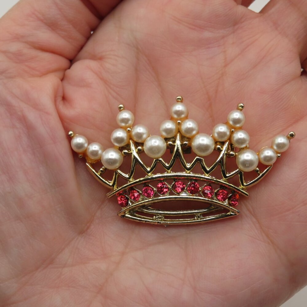 Vintage Faux Pearl Pink Rhinestone Accent Gold Tone Crown Brooch - Picture 3 of 8